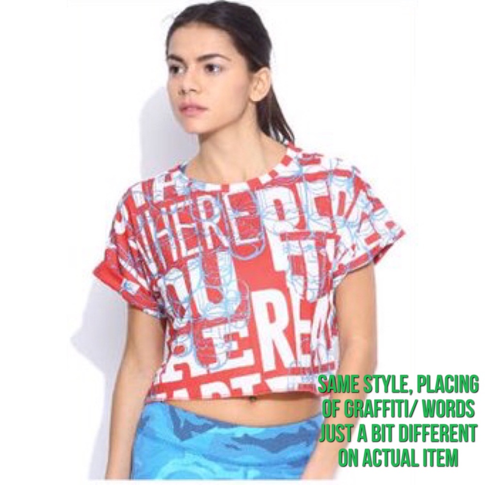 2x 👯‍♀️Host Pick⚡️Reebok Graffiti Yoga Crop Tee